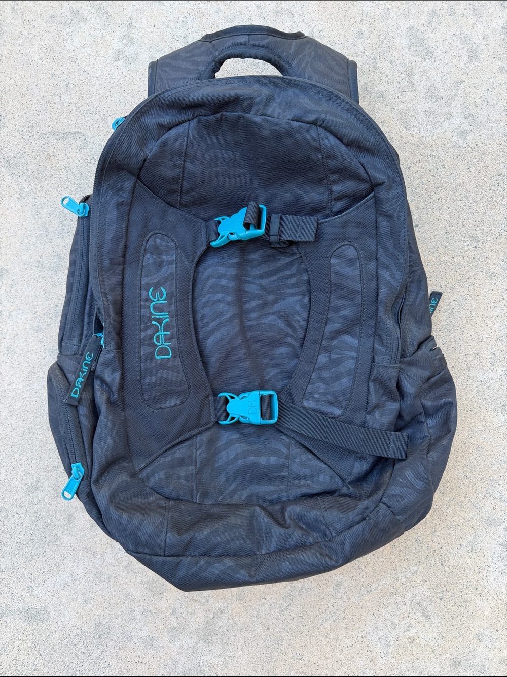 DAKINE Mission 25L Black Subtle Zebra Print Outdoor Backpack - Picture 3 of 10